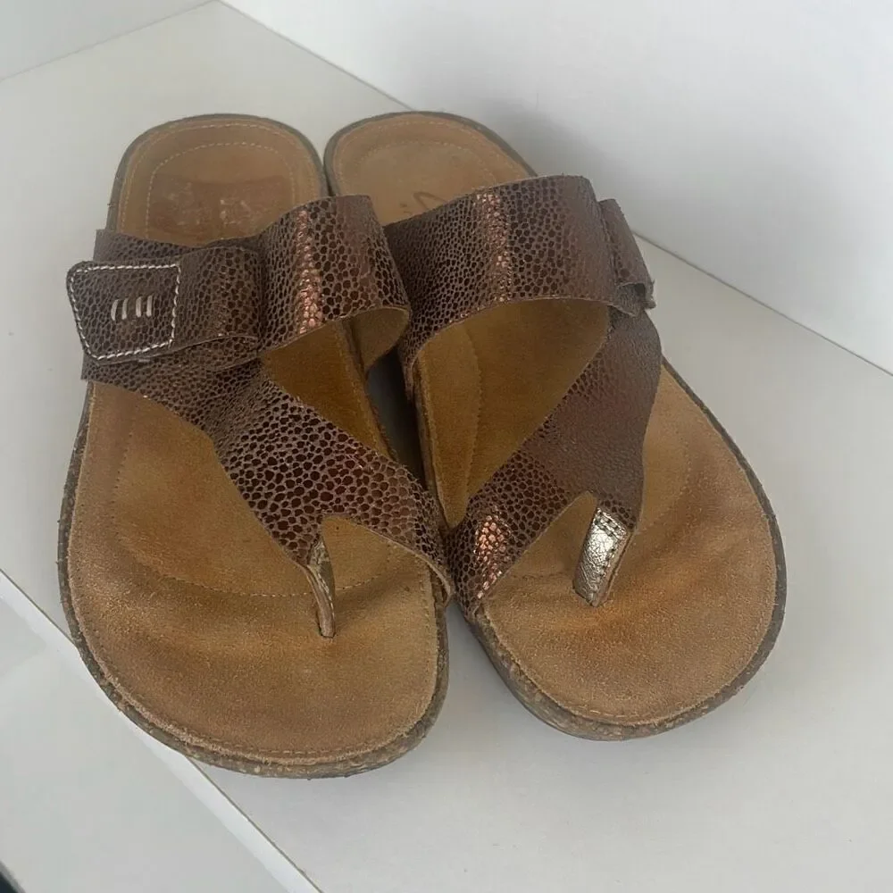 Clarks Artisan Collection Copper Metallic Stingray Embossed Leather Sandals 5.5